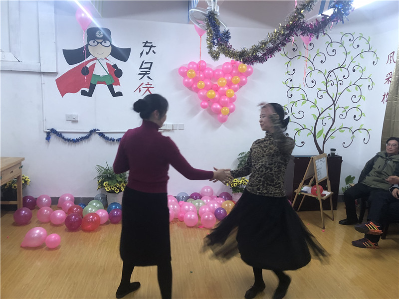 王菊萍、李俐双人舞.jpg