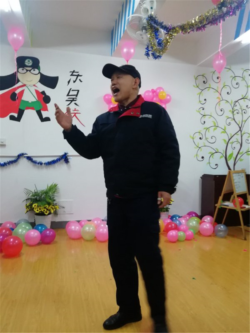 维修工于世伟豫剧表演.jpg