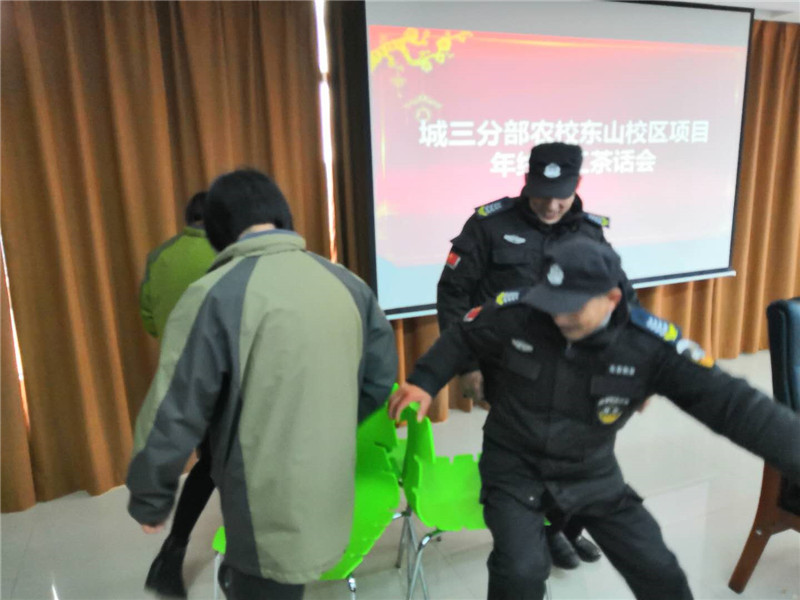 抢凳子.jpg