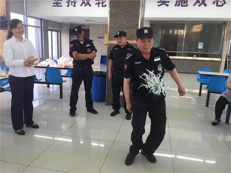 踢毽子比赛4.jpg