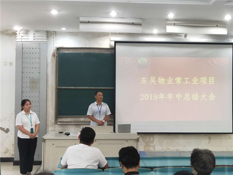 左一常州工业职业技术学院项目副经理高莹 左二常州工业职业技术学院后管处于茂华老师.jpg