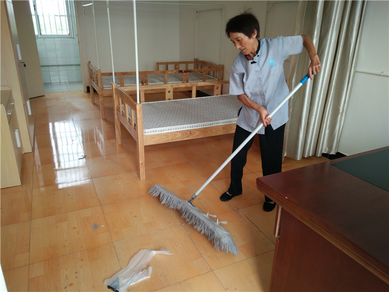 在苏大实验学校宿舍楼打扫新老生宿舍.jpg