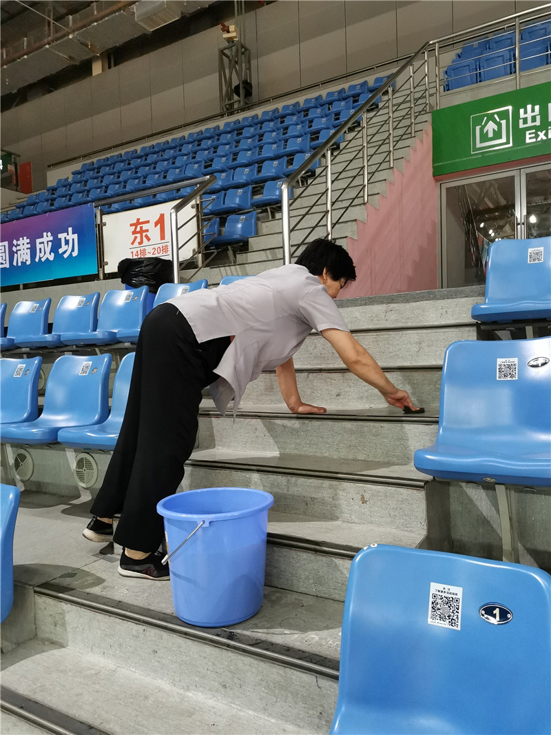 看台保洁.jpg