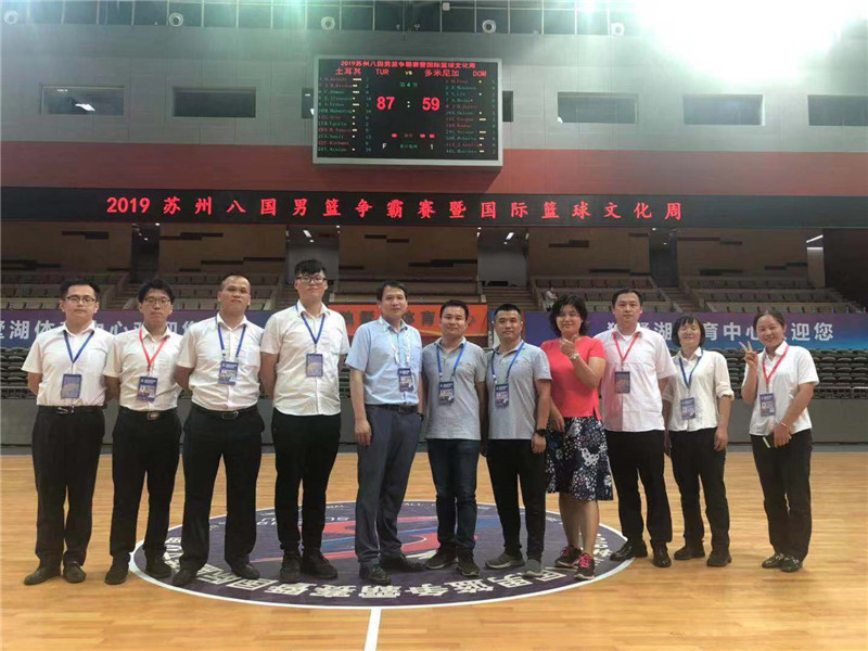 物业与业主合影.jpg