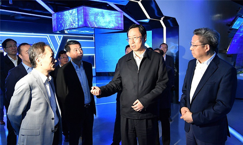 蓝绍敏鼓励企业咬定目标，打造成为云计算、大数据领域的领军企业.jpg