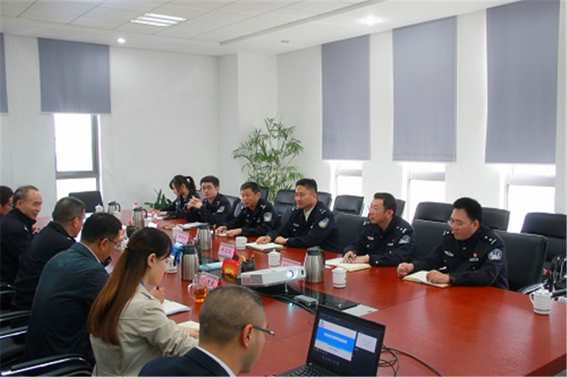 上海轨交总队与昆山市公安局一行至轨道公司沟通两地“进博”安保维稳工作.jpg