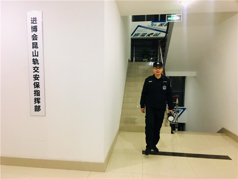 晚间保安加强巡视.jpg