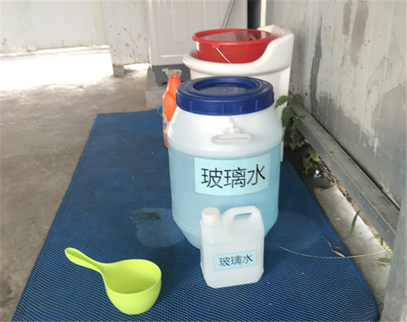 玻璃水.png