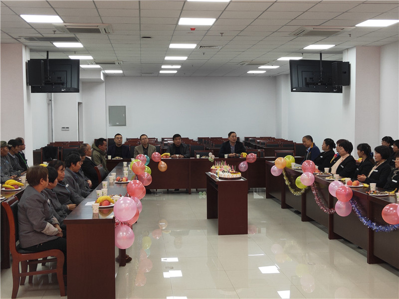 后排中间从左至右后管处蔡强老师，后管处黄斌科长，保卫处杨锁平副处长.jpg