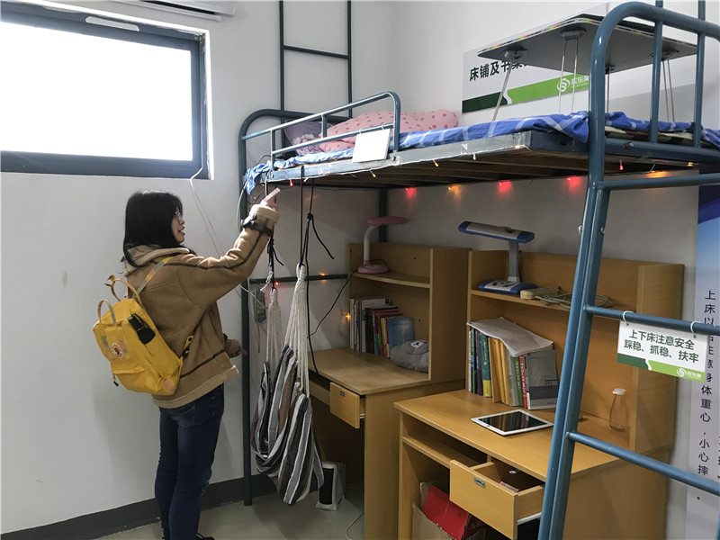 学生查找安全隐患.jpg