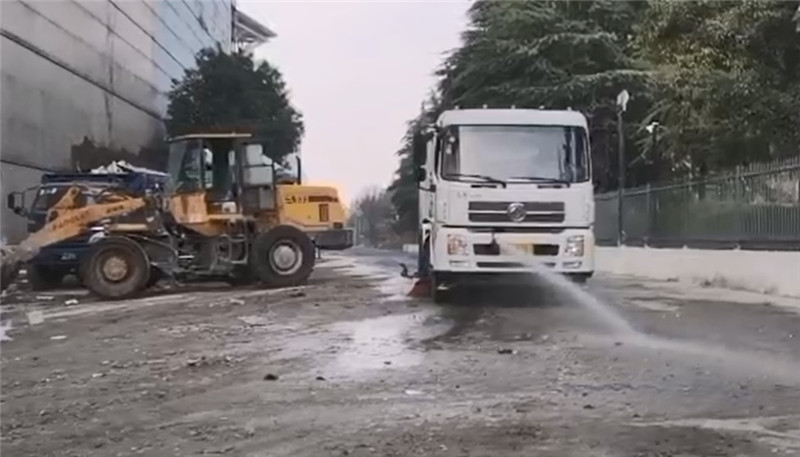 扫地车保洁.jpg