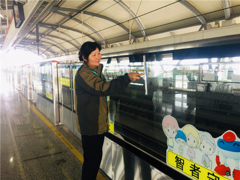 李远侠日常工作照片 (1).jpg