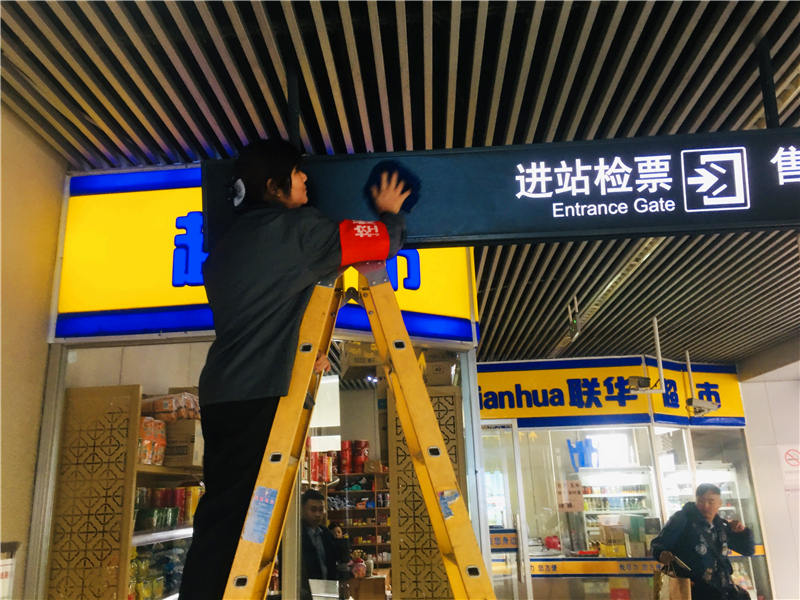 李远侠日常工作照片.jpg