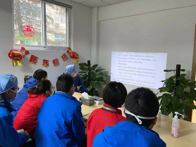 蔡军给管理员培训.jpg