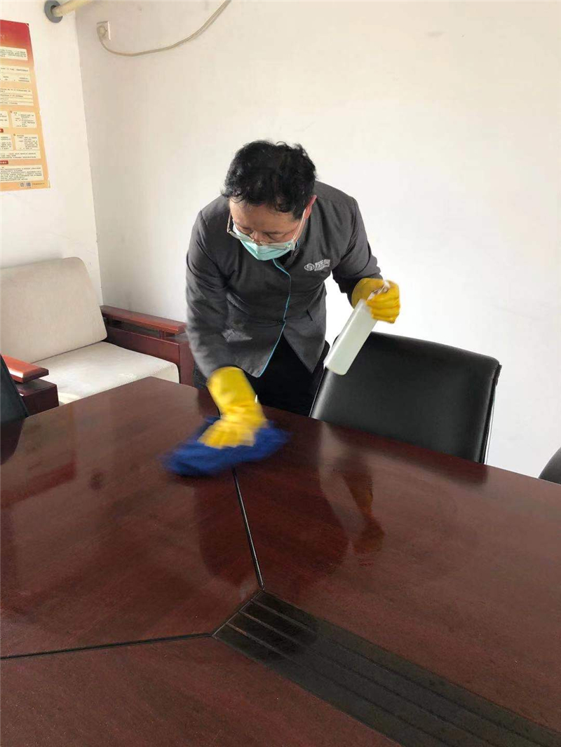 办公室消毒.JPG