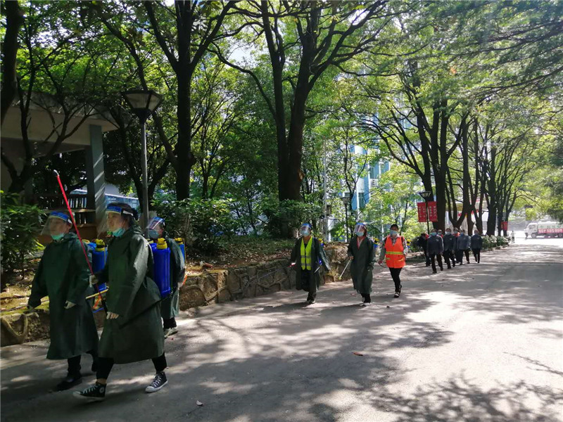 出发去各自负责区域消毒.jpg