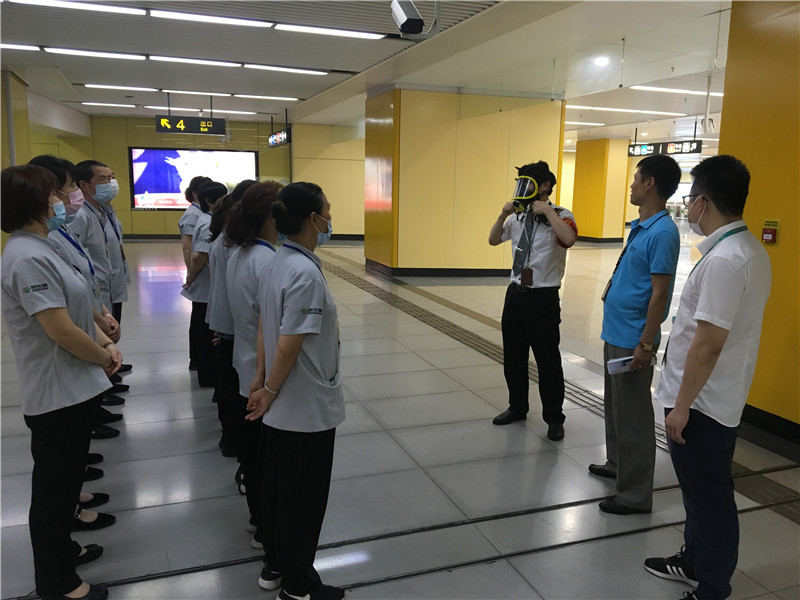 佩戴防毒面具演示.jpg