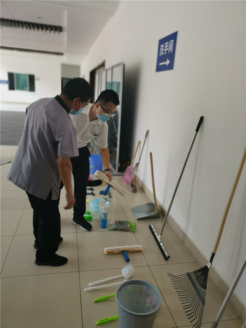 识别各类保洁工具.jpg