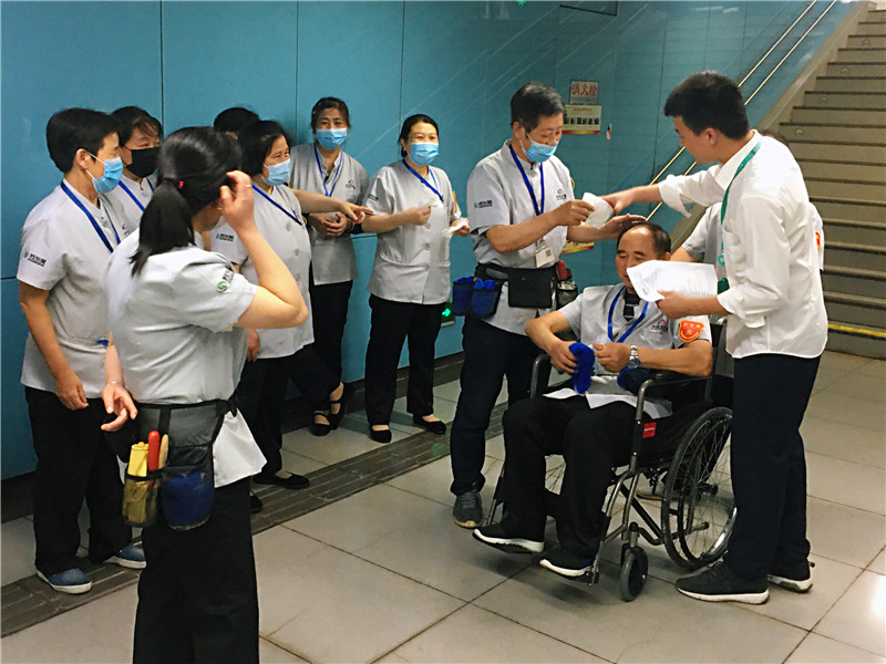 中暑急救演练55.jpg