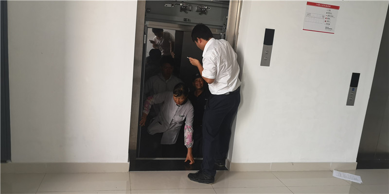 解救被困人员_副本.jpg