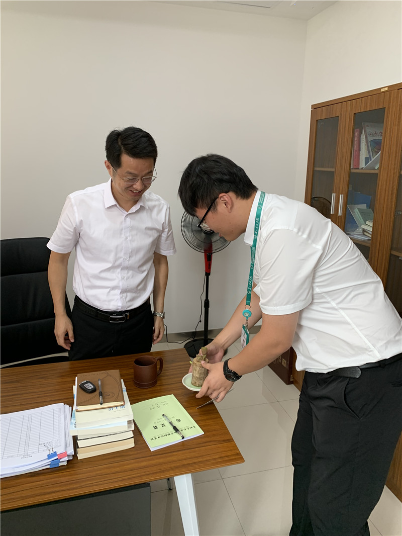 给陈校长送祝福.jpg