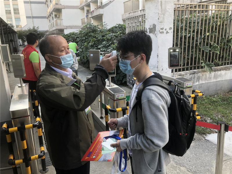 B6宿舍学生出入测量体温_副本.png