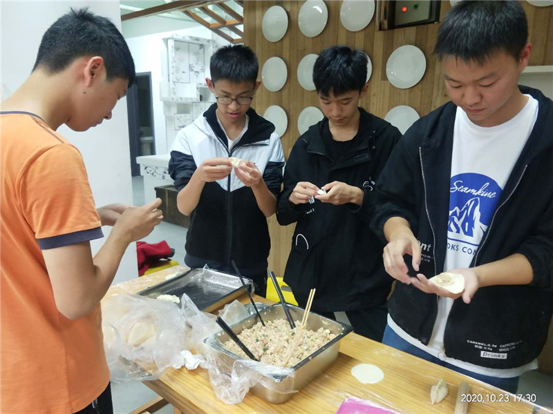 学包饺子.jpg