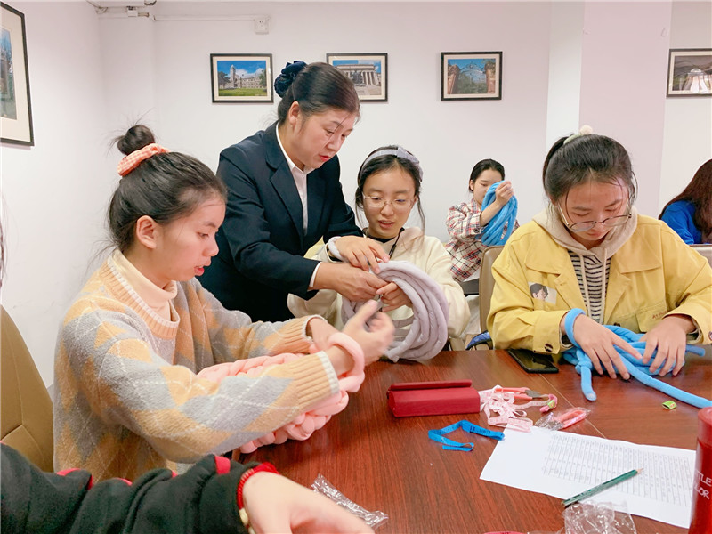指导学生.jpg