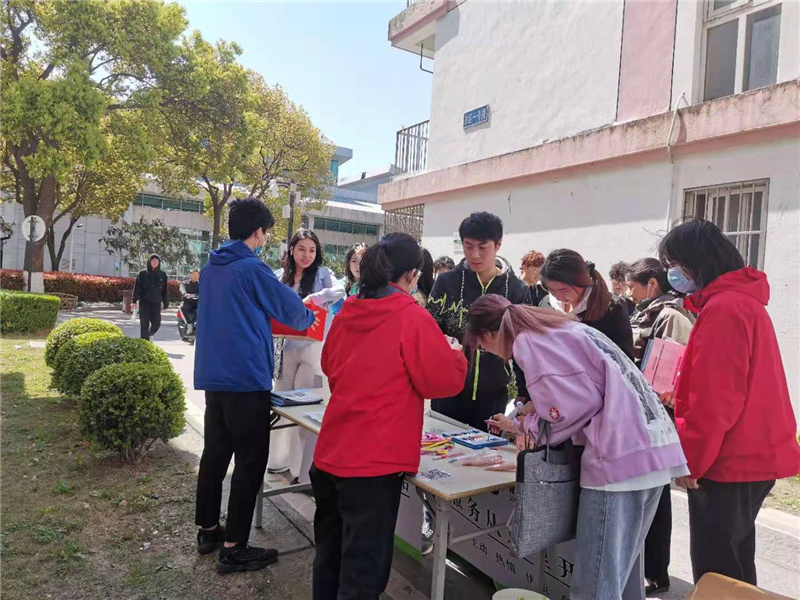 学生参加活动照片.jpg