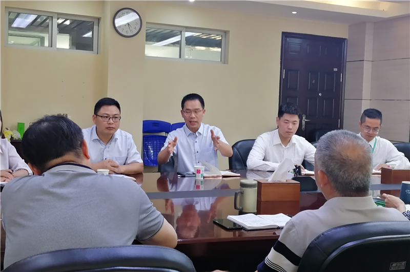 东吴物业副总经理韦昀志（左3）表态现场_副本.png
