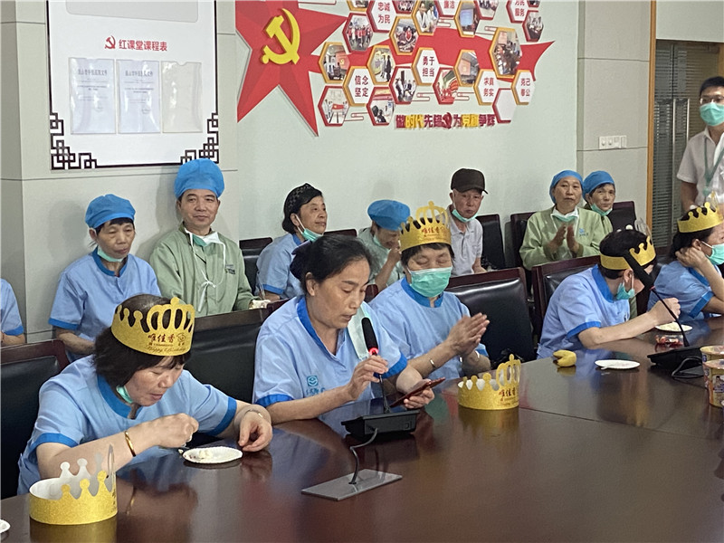 员工唱歌_副本.jpg