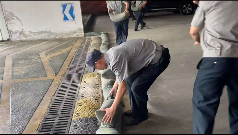 车口入口堆沙袋.jpg