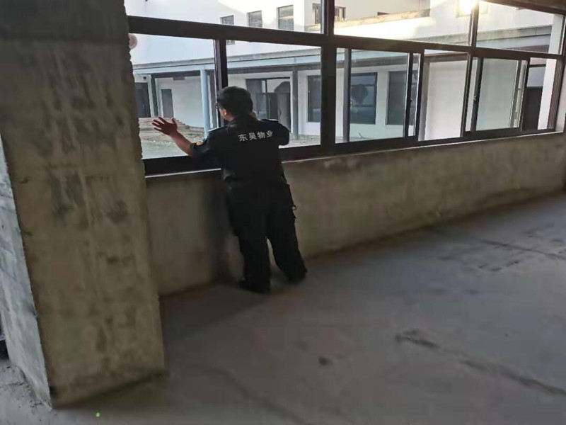 检查门窗.jpg