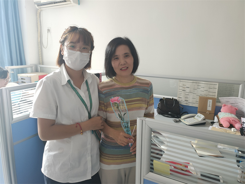 后勤服务中心主任送节日祝福.jpg