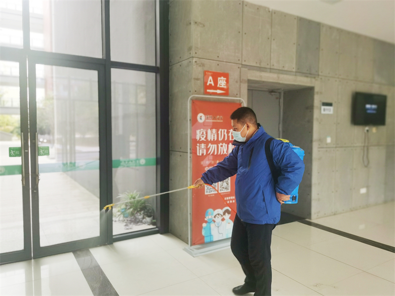 项目副经理王飞楼宇消杀1.jpg