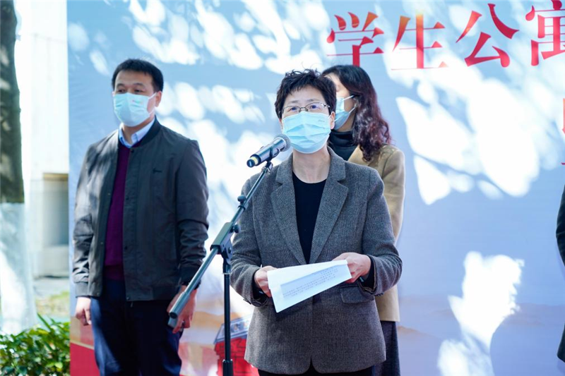 活动上党委常委、副校长苏小冬宣读《关于开展学生公寓“安全教育活动月”的通知》。.png