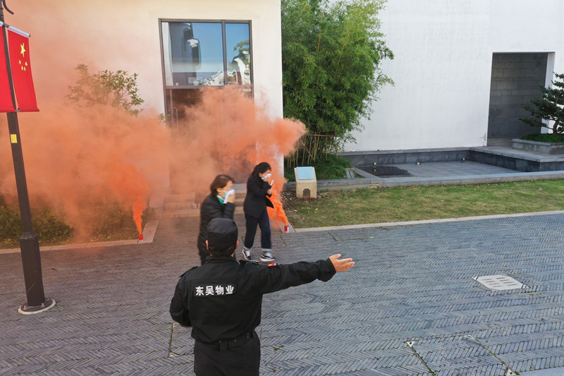 消防演练现场疏散4_副本.jpg
