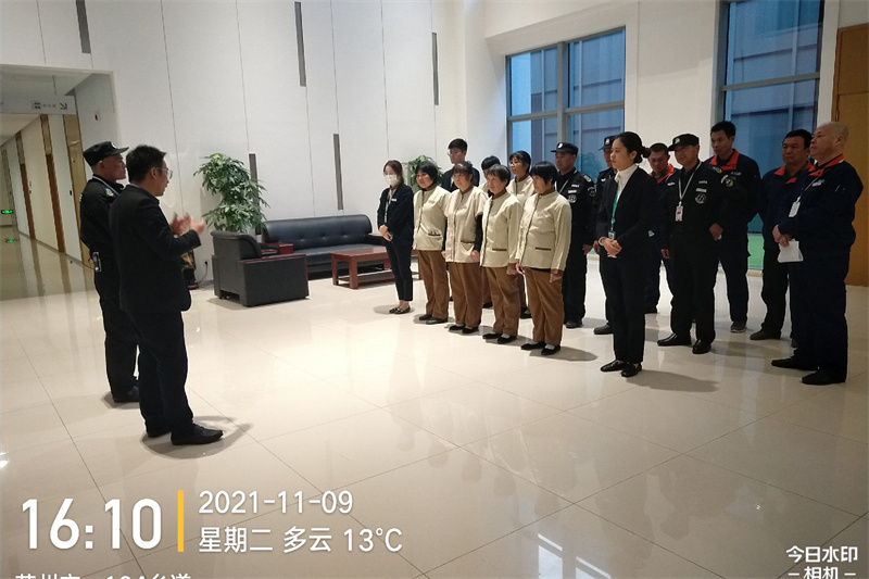 消防日员工培训集体照.jpg