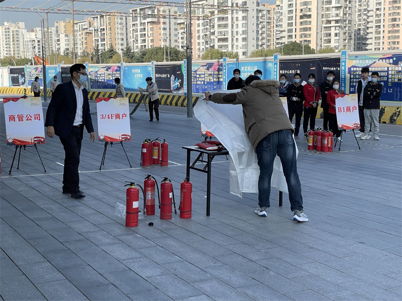 灭火毯使用实操.jpg