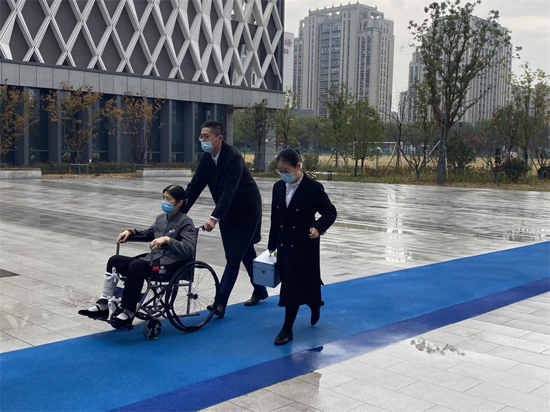 伤员救治.jpg