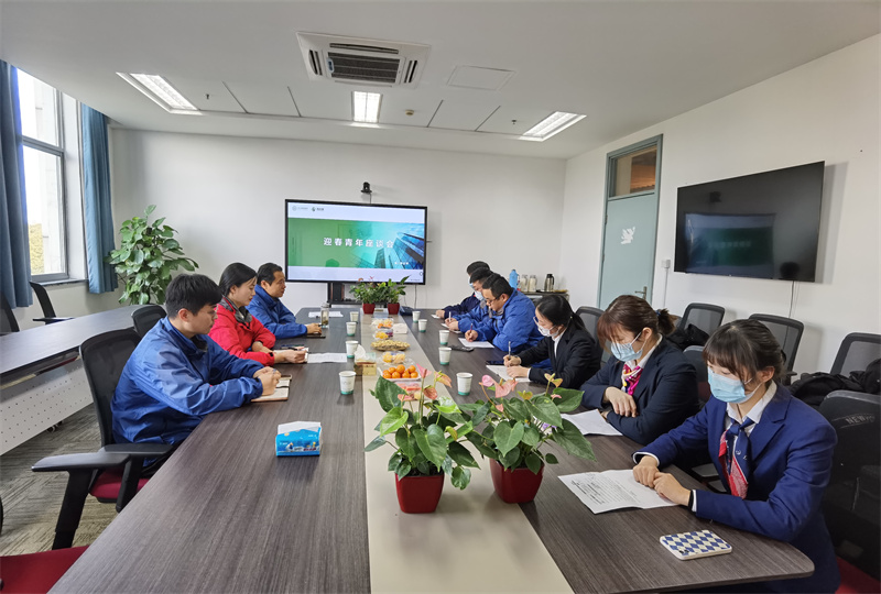 座谈会.jpg