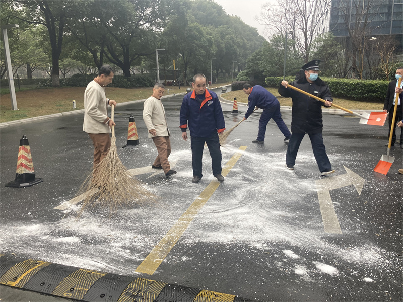 演练清扫积雪.jpg