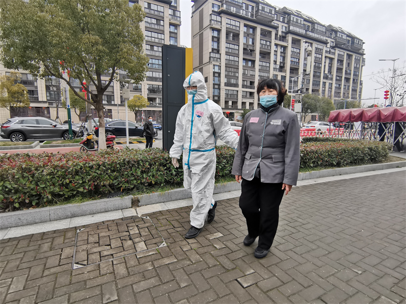 1644799131899518.jpg 1-3 测温 - 异常人员带离.jpg