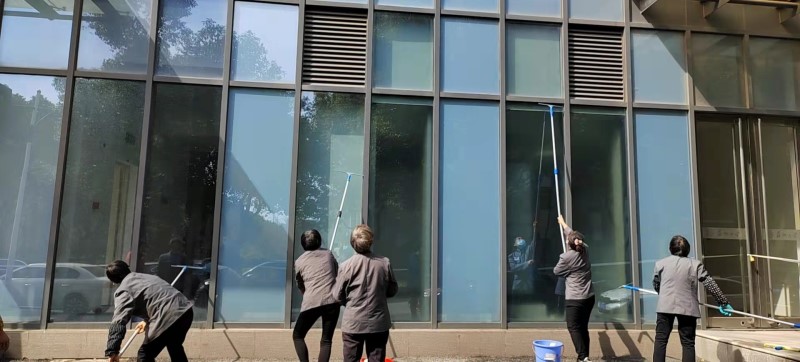 1646973497391137.jpg 玻璃刮洗_副本.jpg