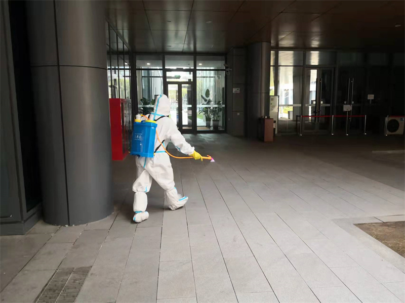 1647140737243490.jpg 外场消毒.jpg