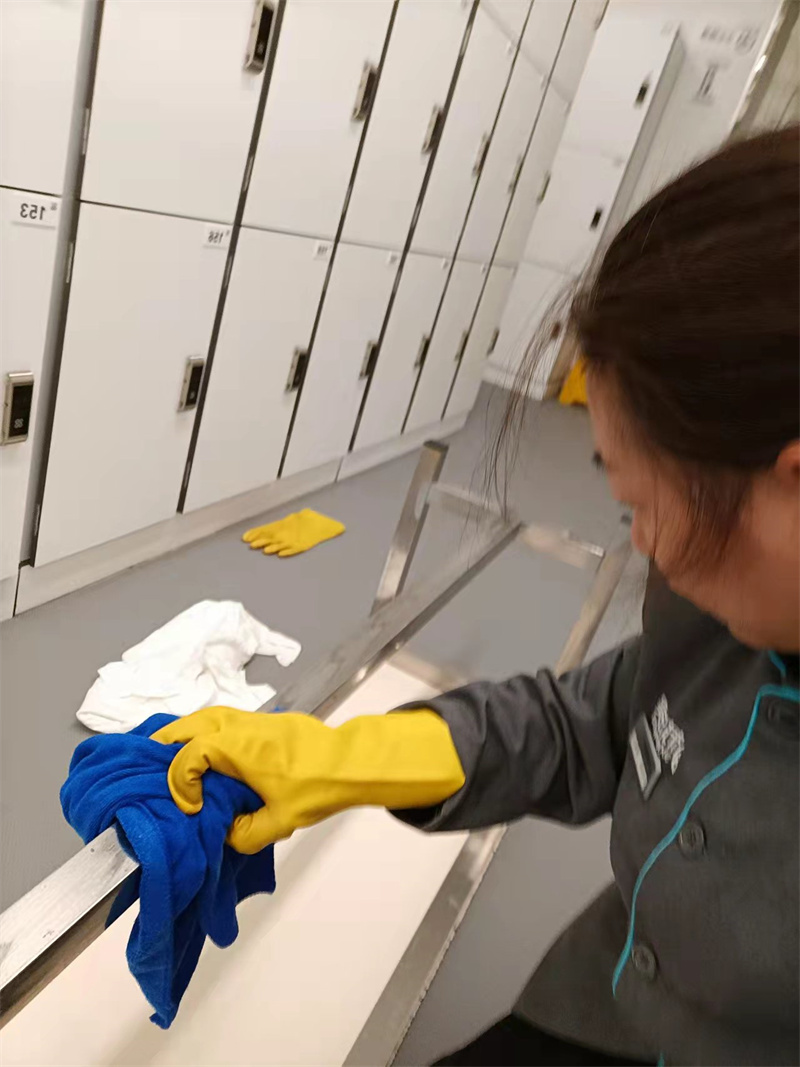 1647140806200818.jpg 游泳馆淋浴间专项清洁.jpg