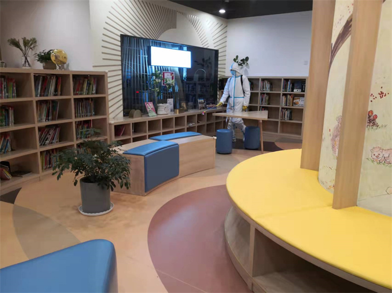 1647140815853508.jpg 图书馆每日消毒.jpg