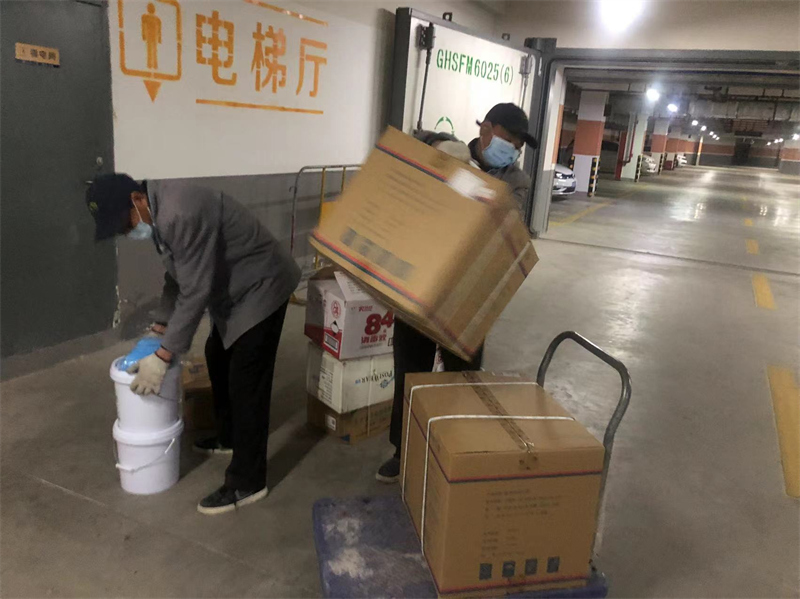 防疫物资搬运1.jpg