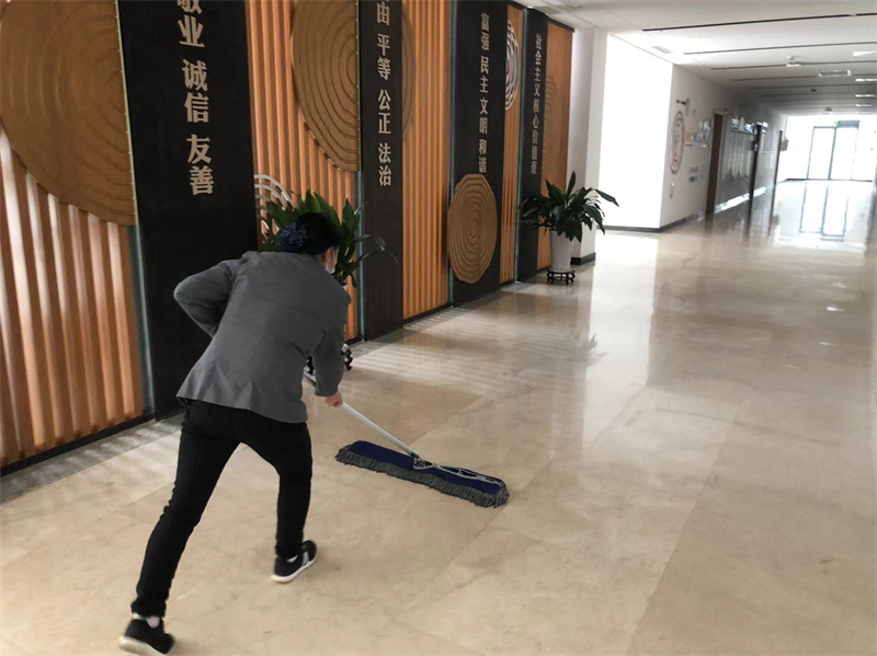 行政楼大厅消毒后.jpg