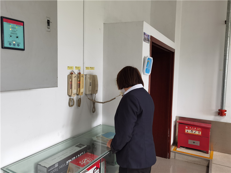 电梯困人解救过程 1.jpg